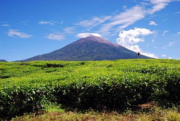 Jelajahi Gunung Kerinci Selama Tiga Hari Dua Malam